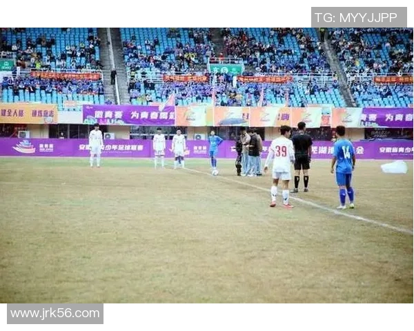 香港足球明星队莅临芜湖展开友谊赛助力地方足球发展与交流活动 香港足球明星队莅临芜湖展开友谊赛助力地方足球发展与交流活动