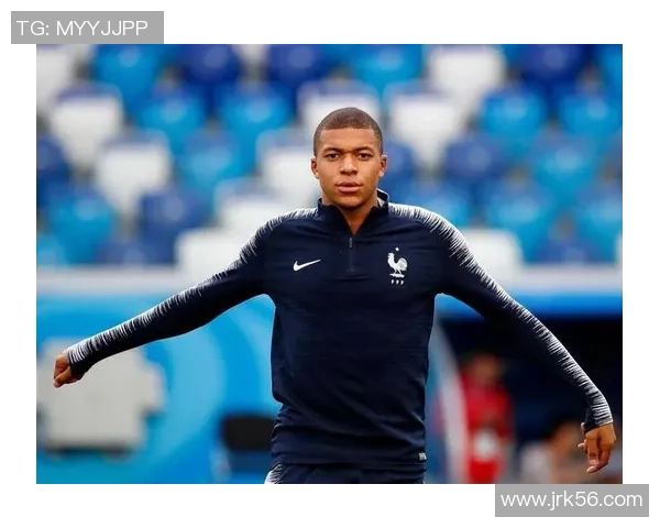 差点猝死的足球明星背后的故事与启示让我们重新审视运动员的健康与压力 差点猝死的足球明星背后的故事与启示让我们重新审视运动员的健康与压力