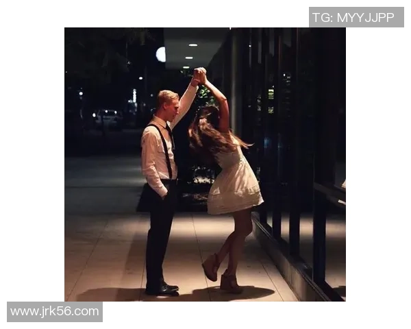 欧洲足球明星夫妻甜蜜瞬间大揭秘精彩照片集锦展示他们的爱情与事业